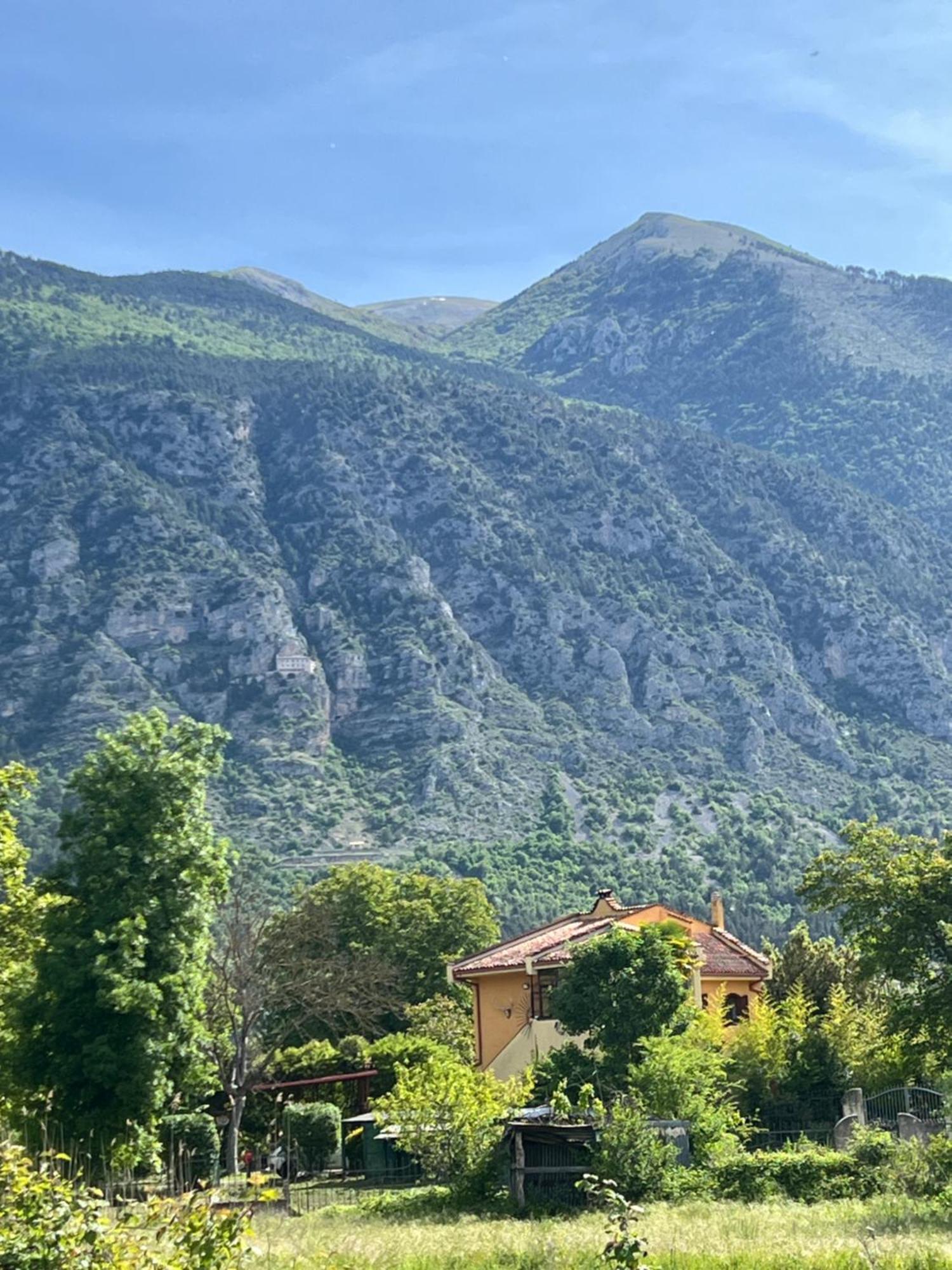 Villa Alberto Sulmona Buitenkant foto
